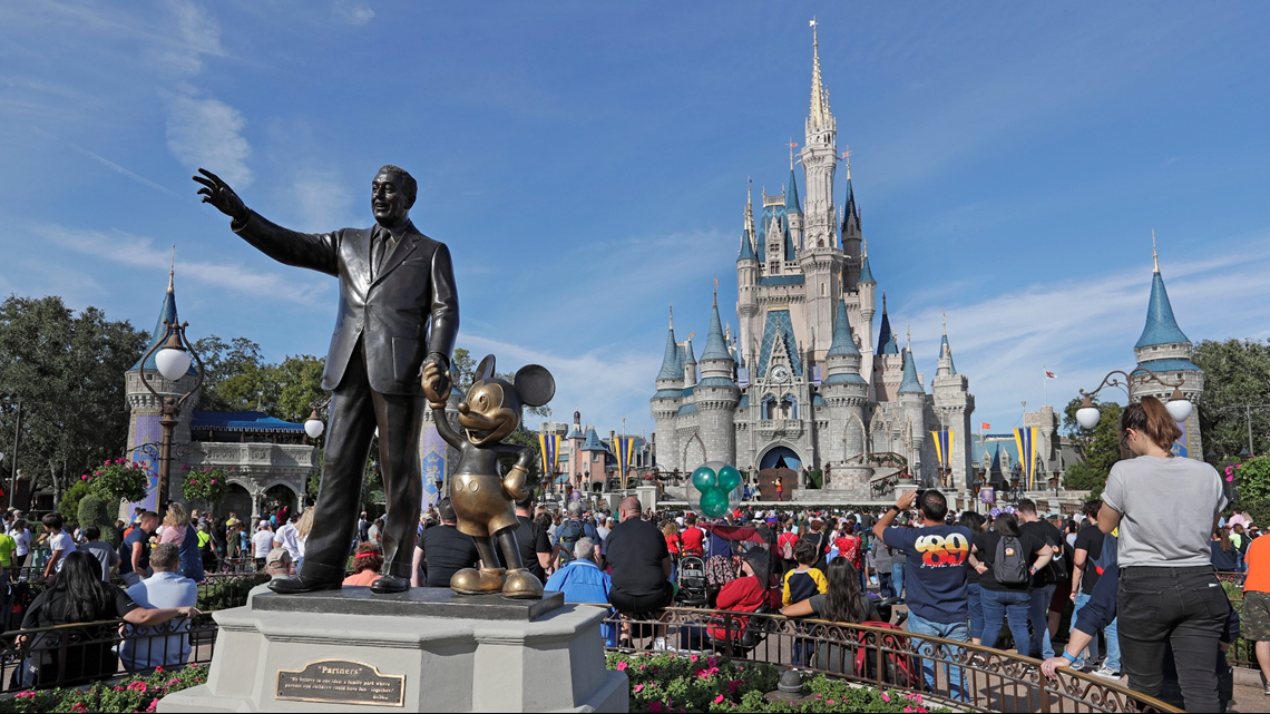 Disneyland store bans smoking