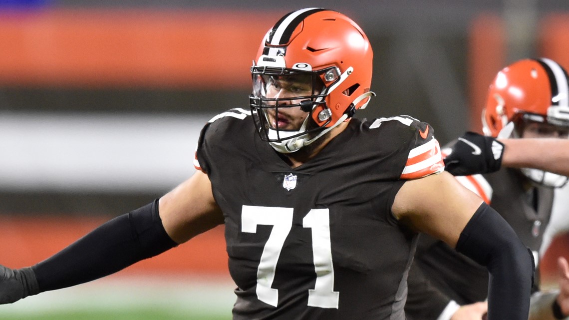 Cleveland Browns offensive tackle Jedrick Wills Jr. (71) plays