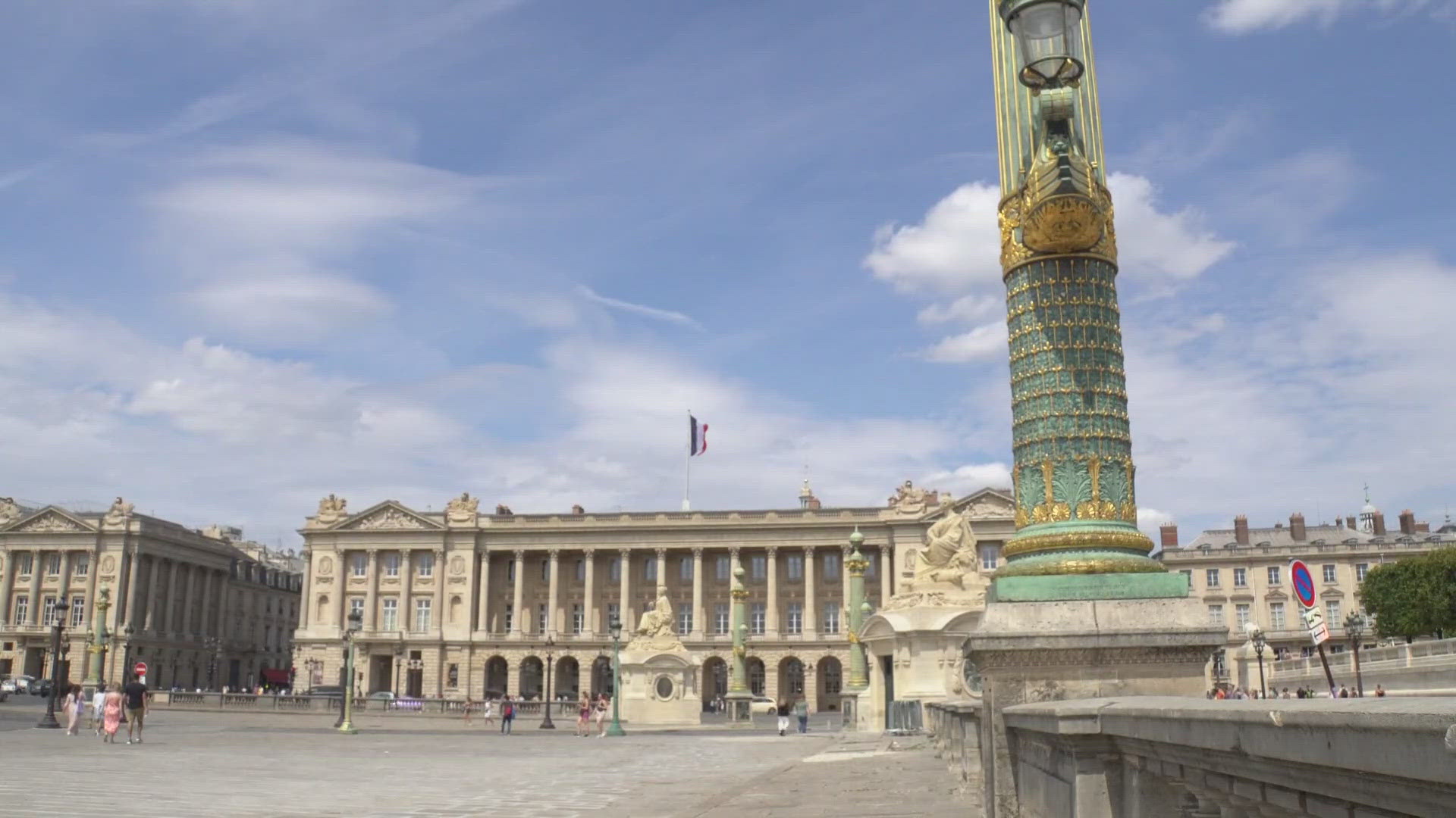 Though its name means 'peace,' it was also the home to several executions by guillotine, including those of King Louis XVI and Marie Antoinette.