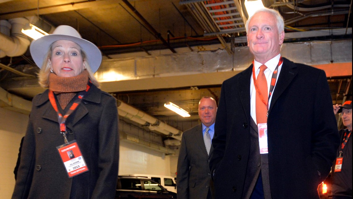 Browns owner still Dawg's best friend