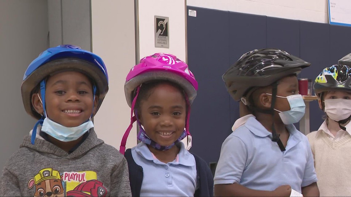Warrensville Heights elementary students receive gift of bicycle helmets from Amazon