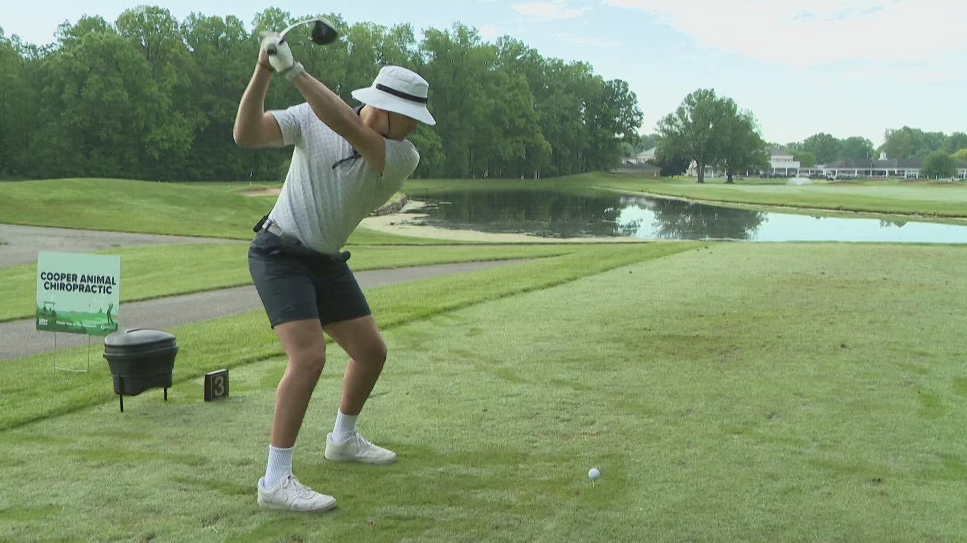 Watch as 3News' David Greenberg gives golf a go at the Avalon Lakes Golf Course, which is located at The Grand Resort in Warren.