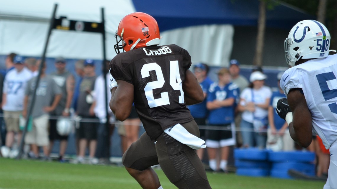 Kareem Hunt sports Nick Chubb shirt to honor injured Browns RB