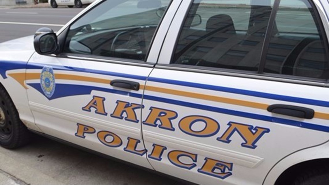 Woman dies in Akron crash on East Market Street