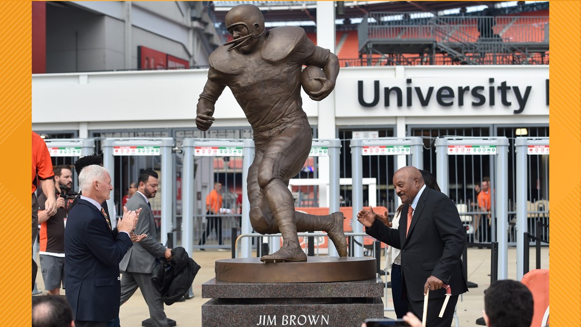 Otto Graham statue going up at FirstEnergy Stadium to honor