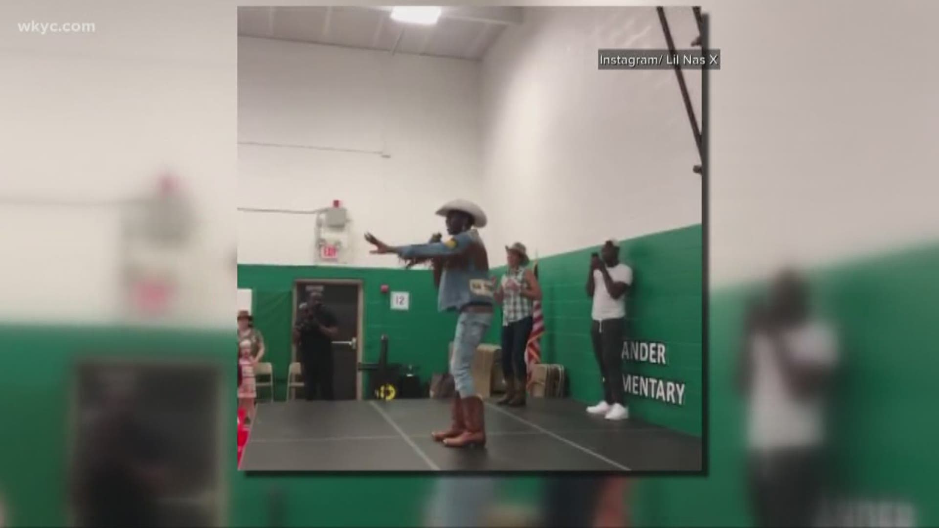 School Student Full X Videos - Lil Nas X surprises local elementary school students | wkyc.com