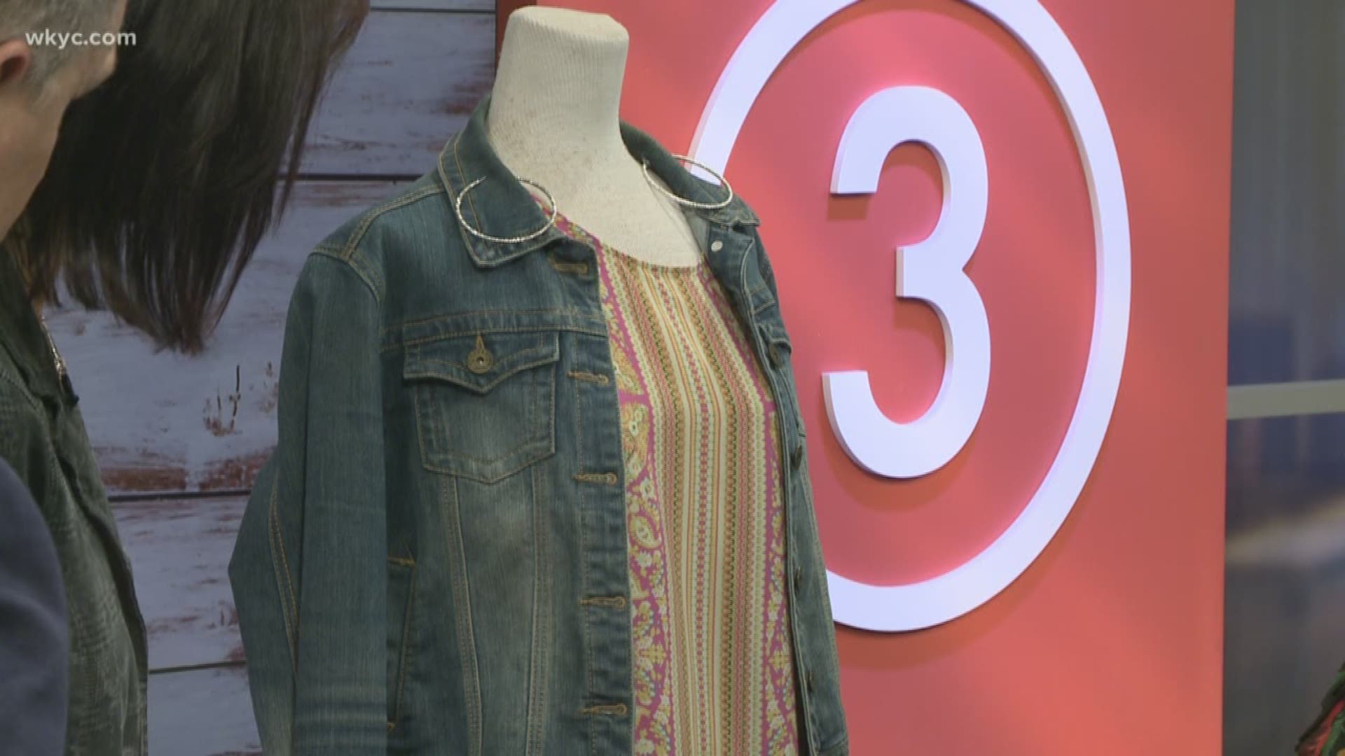 We brought in a thrifting blogger to give us some cool looks for under $25. Plus, some of our 3News personalities even modeled the styles!