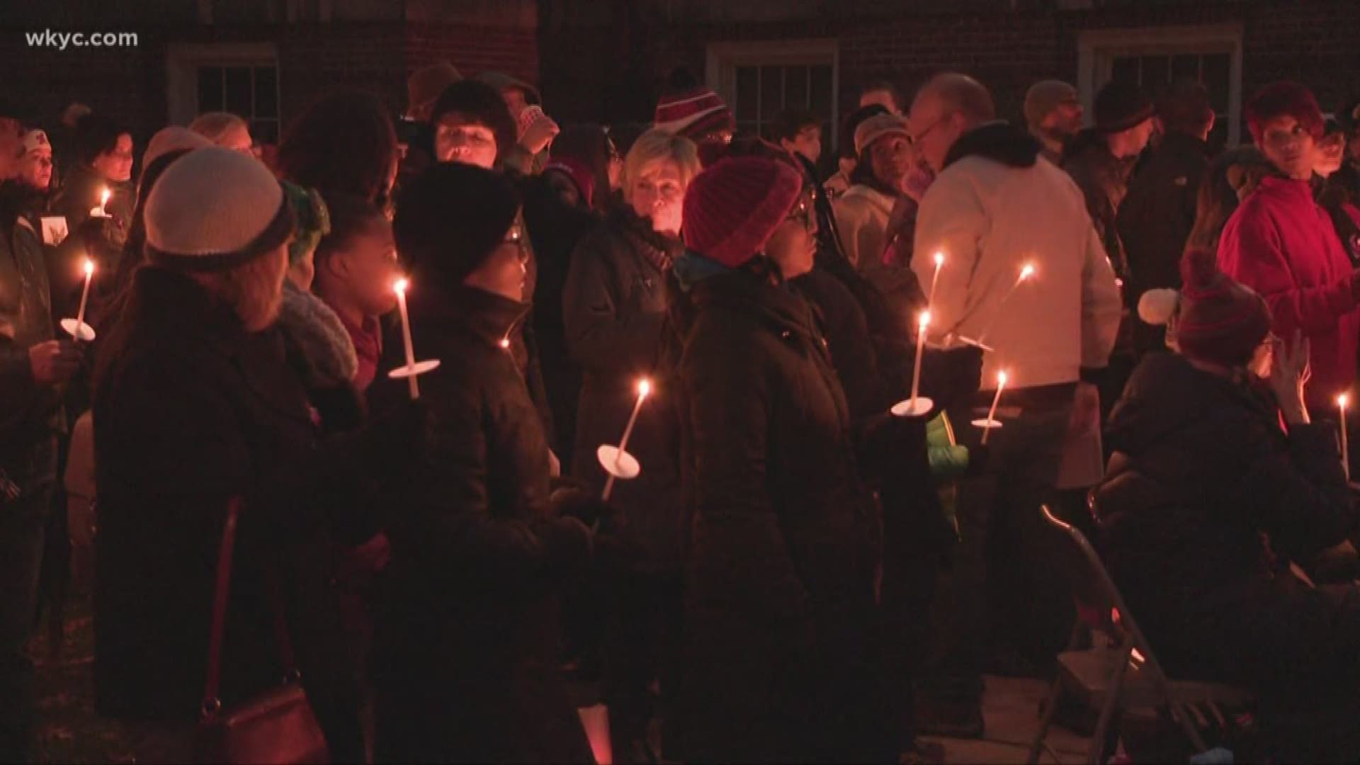 Hundreds mourn the loss of Aisha Fraser at vigil