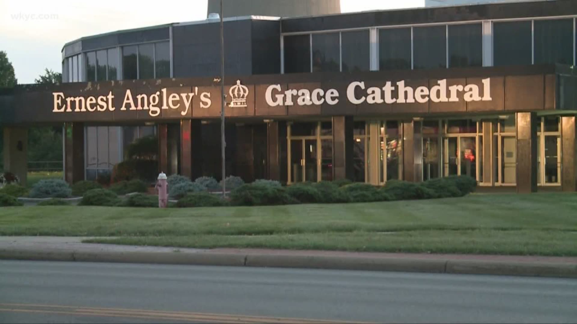 Former employee accuses Cuyahoga Falls televangelist Ernest Angley of sexual misconduct in lawsuit