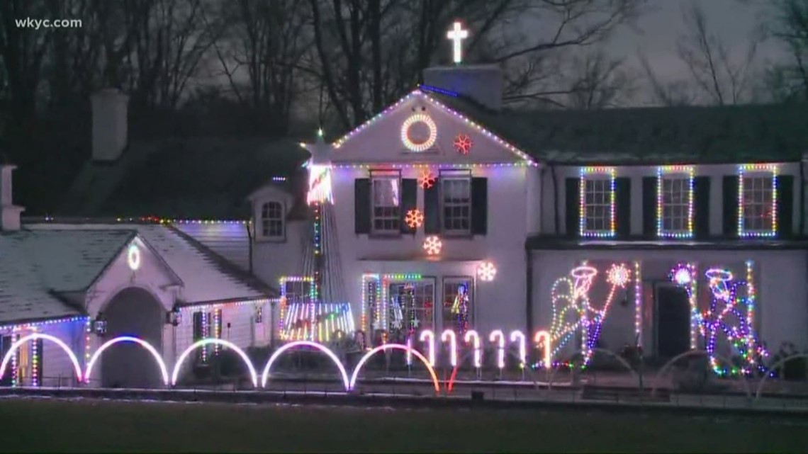 Berkshire Hills Golf Course Christmas lighting display falls short on charity giving