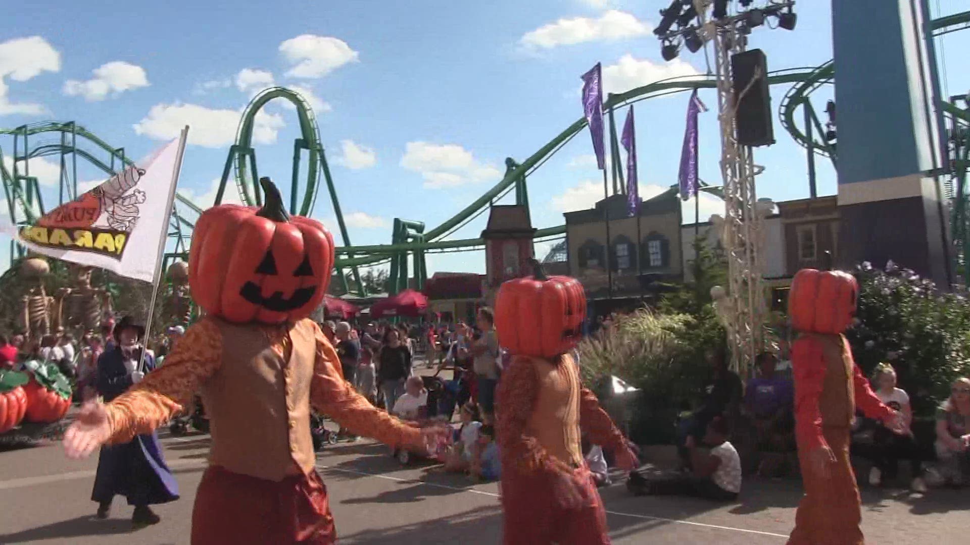 Cedar Point s HalloWeekends parade with Snoopy and Charlie Brown