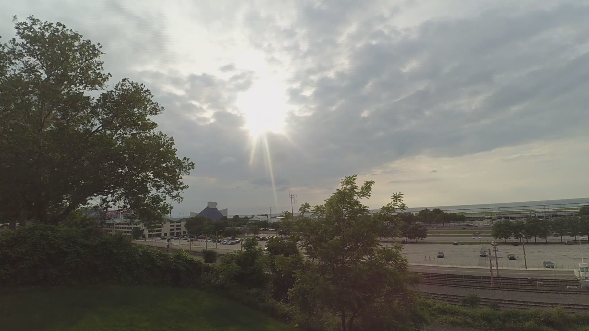 Check out our Tuesday evening time lapse... Surface winds are out of the east, southeast here in downtown Cleveland - though clouds above are moving generally west to east. #3weather