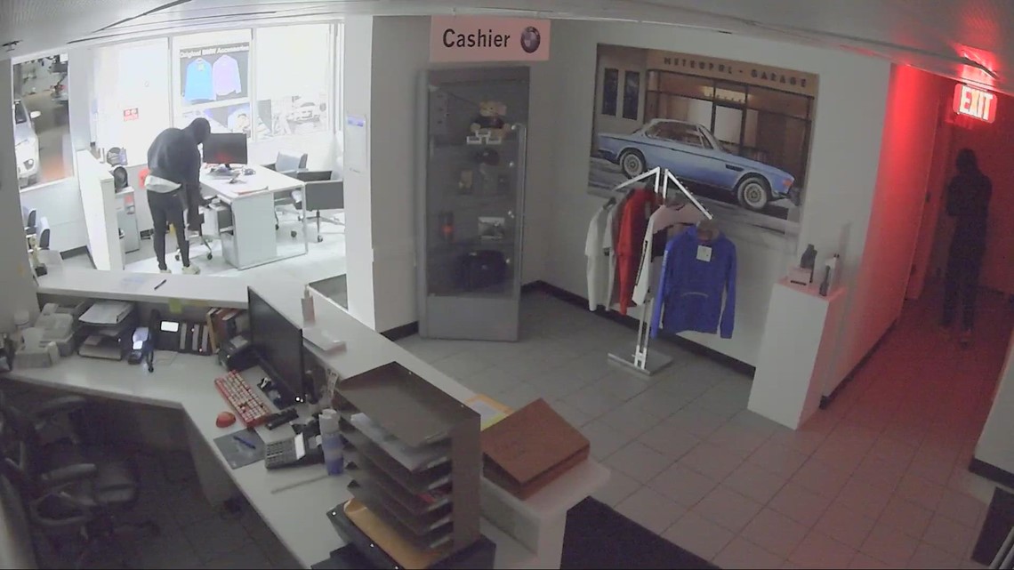 Middleburg Heights 3 cars stolen from BMW dealership