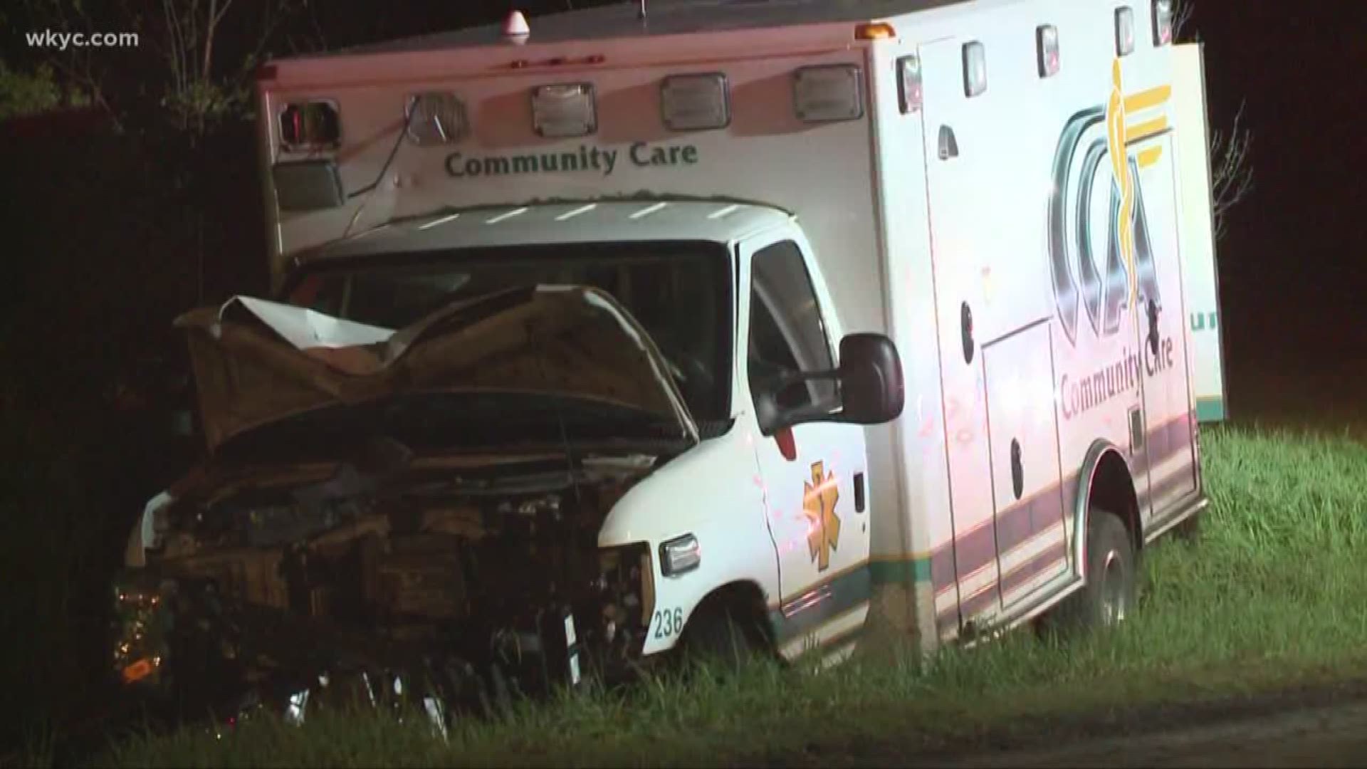 3 hurt in Geauga County ambulance crash