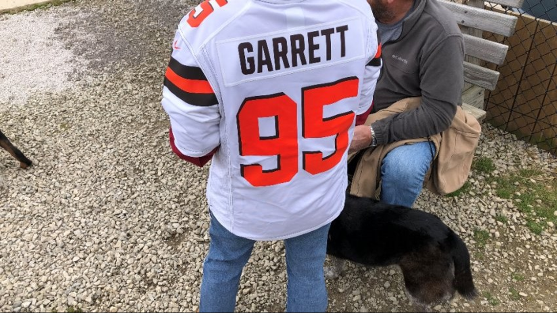 New dog owner Myles Garrett to meet his fellow Dawgs at play date Wednesday