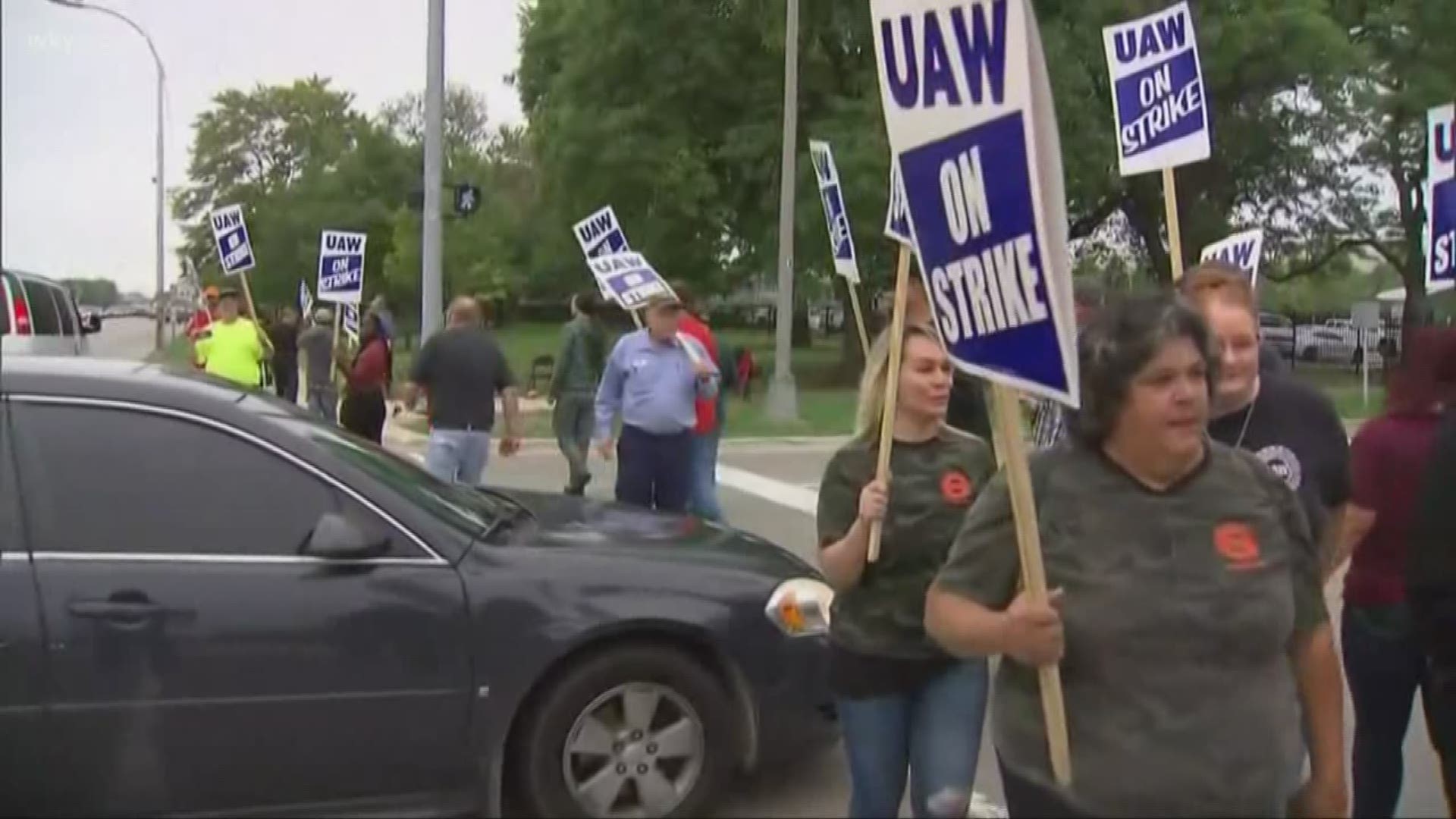 The United Auto Workers union ratified a new deal on Friday. Rachel Polansky reports.