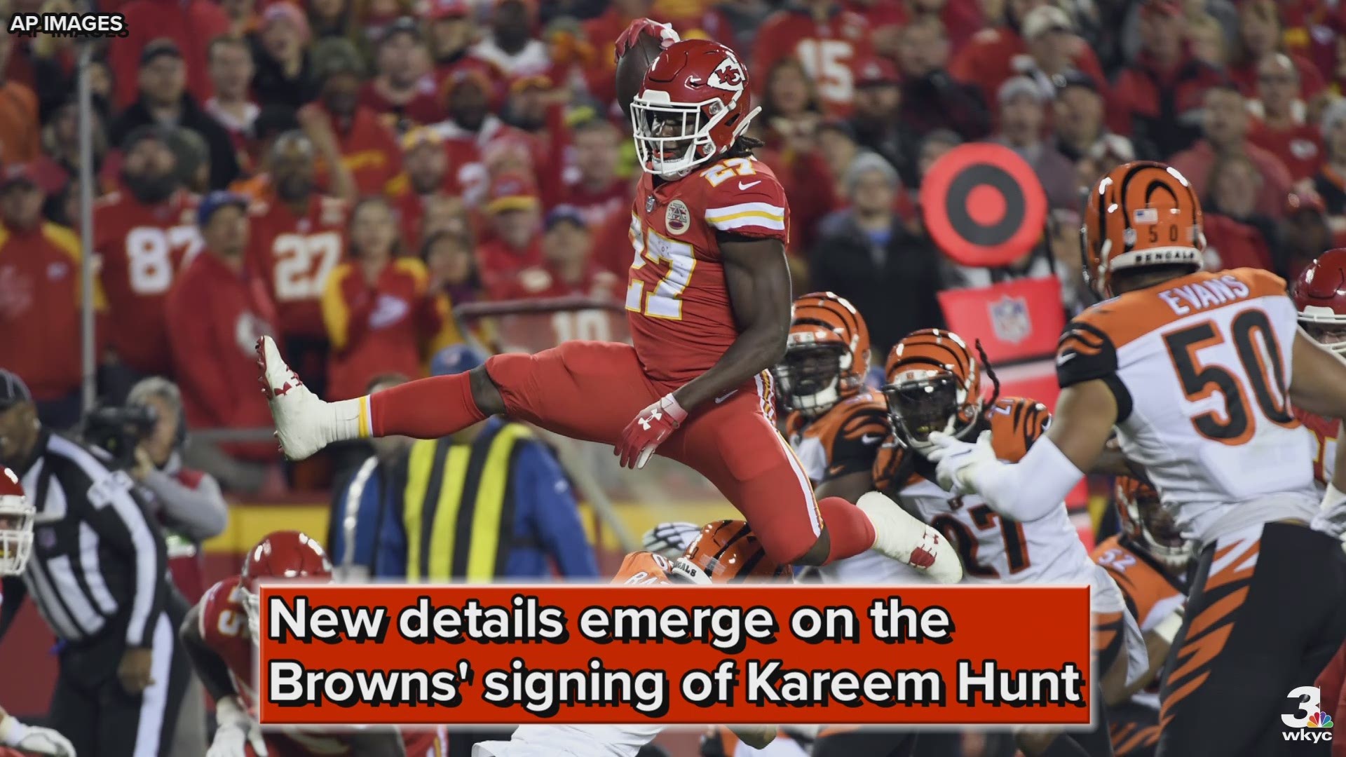 Reportedly, new Cleveland Browns running back Kareem Hunt will make $645K base pay on the one-year deal with his hometown team.