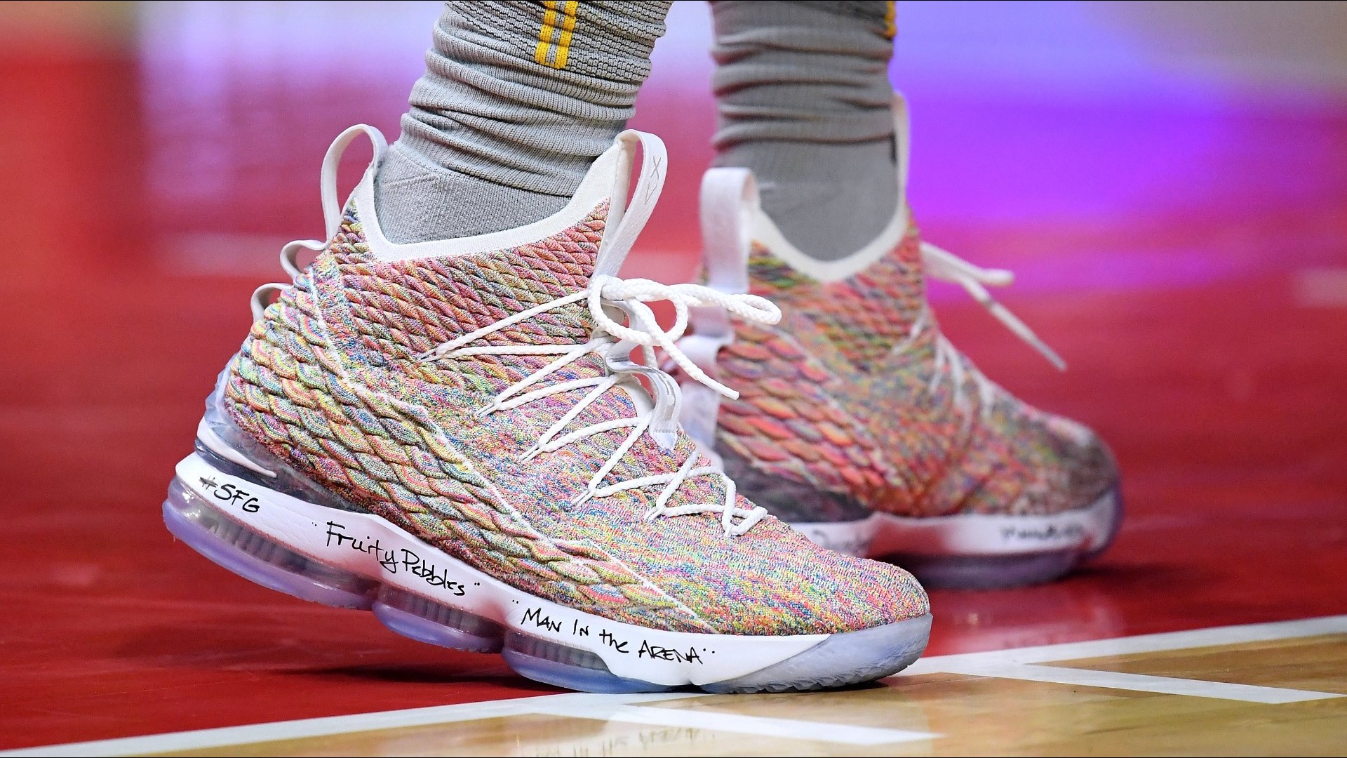 lebron james shoes last night game