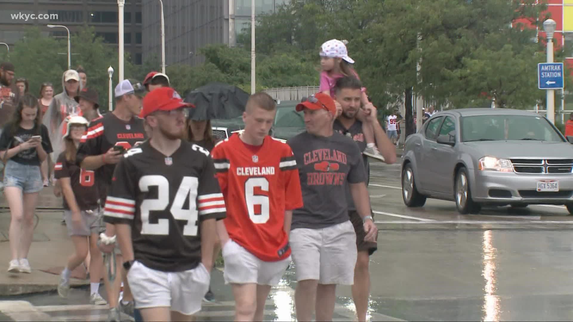The rain did not stop fans of the Cleveland Browns from showing up on Sunday for the Orange and Brown scrimmage. 3News' Marisa Saenz has the story.