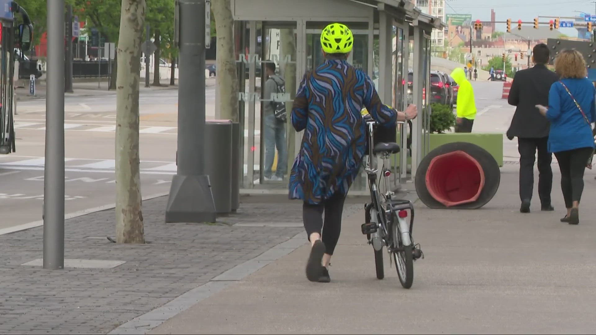 Before you hit the streets or trails, you’ll need a good helmet. That’s where expert testing from Consumer Reports comes in.