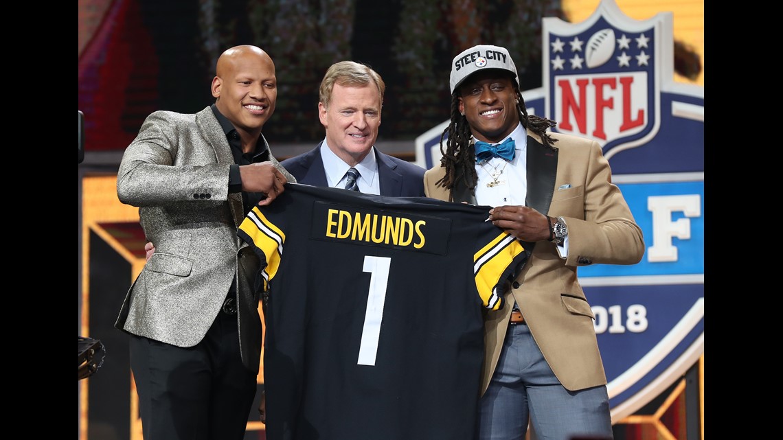 Ryan Shazier Walked Out to Announce the Steelers First Round Pick