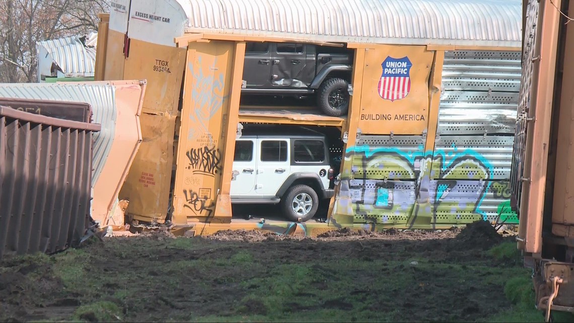 crews-clean-up-after-train-derailment-in-ravenna-township-wkyc