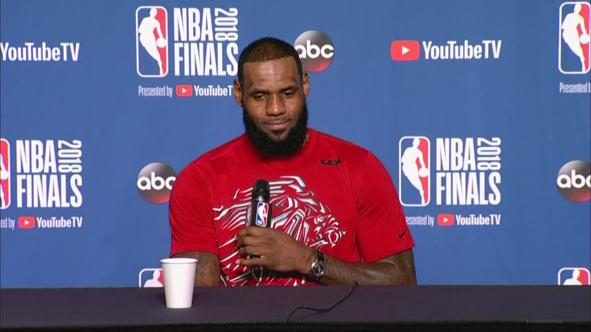 LeBron James says neither Cavaliers nor Warriors will visit White House