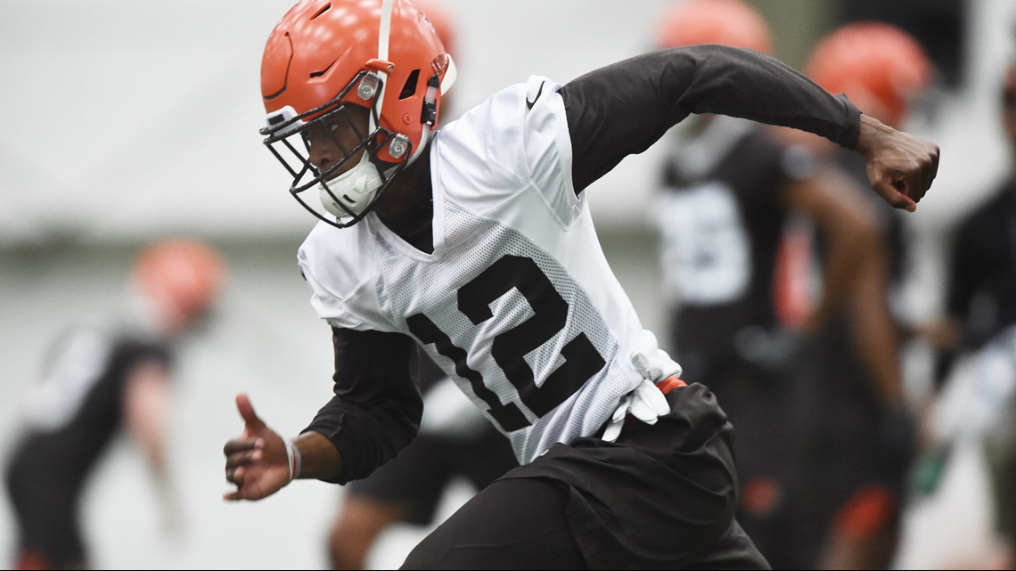 Denzel Ward surprises NFL Extra Points Cardmembers at the Browns Pro Shop