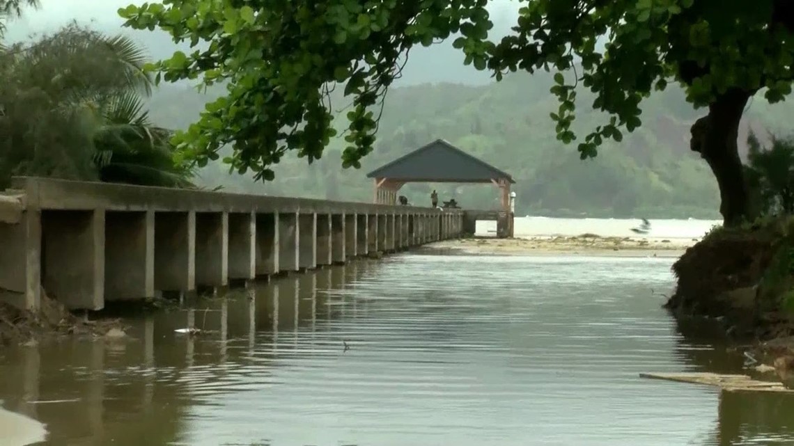 Over 200 Hawaii residents airlifted from Kauai flooding | wkyc.com