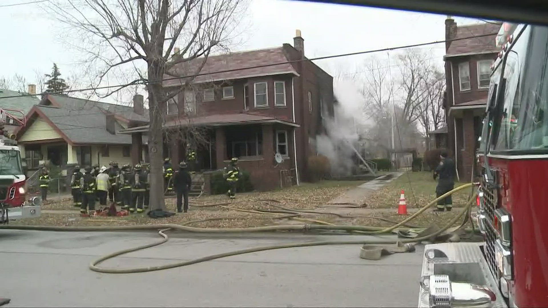 Faulty Christmas lights possible cause of Cleveland apartment fire