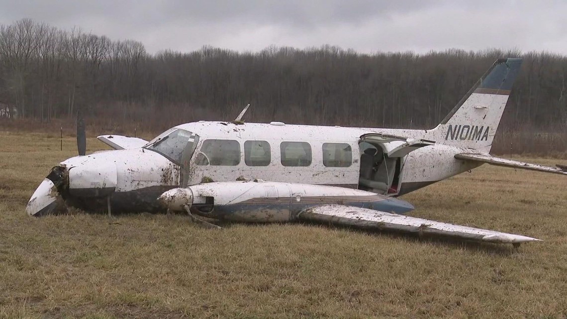 Plane carrying federal inmate crashes at Geauga County Airport