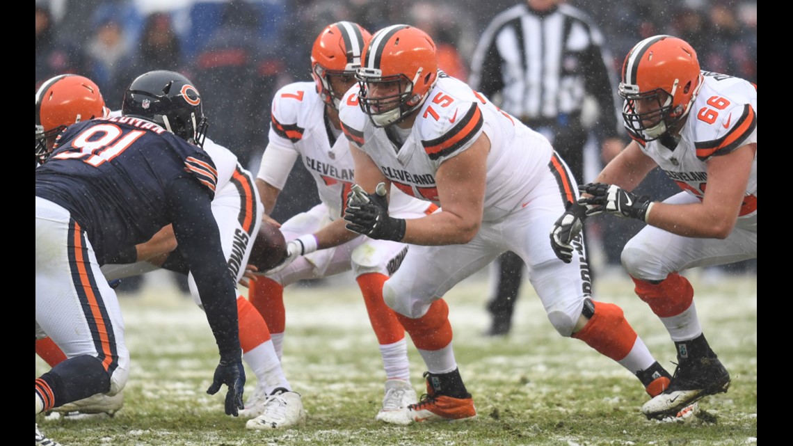 Joel Bitonio opens up about his move to left tackle, facing Myles Garrett -  Dawgs By Nature