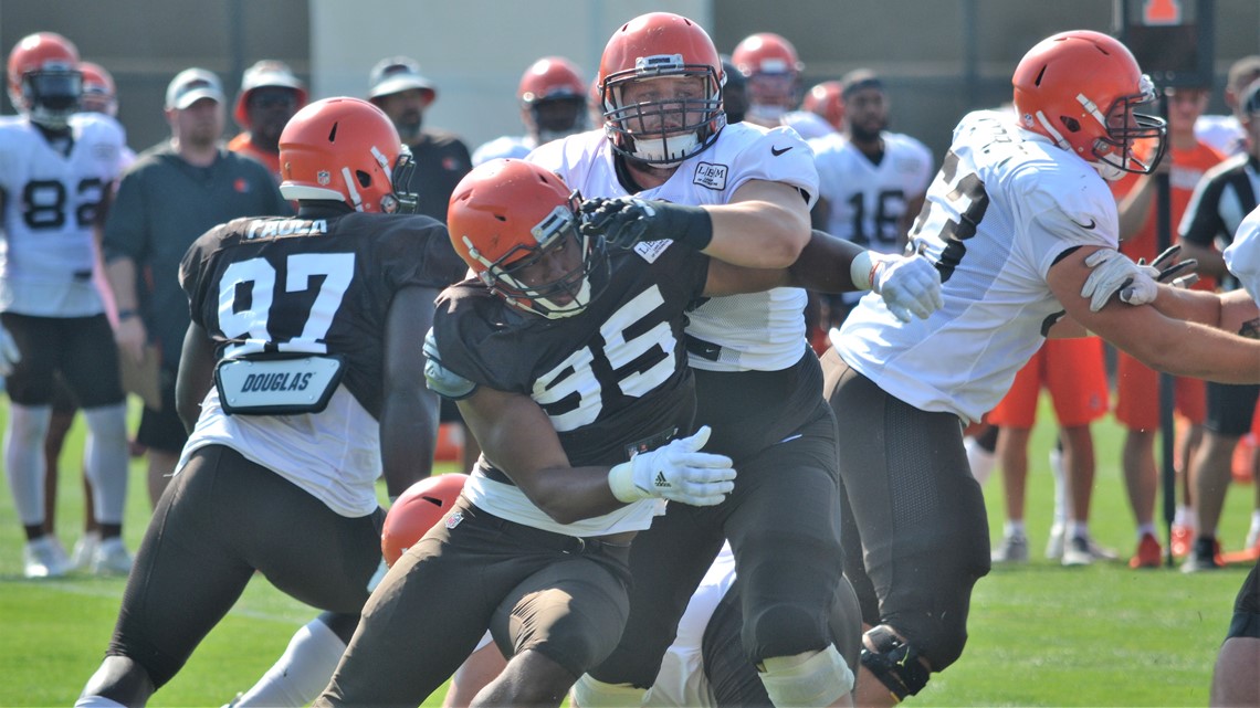 Joel Bitonio opens up about his move to left tackle, facing Myles Garrett -  Dawgs By Nature