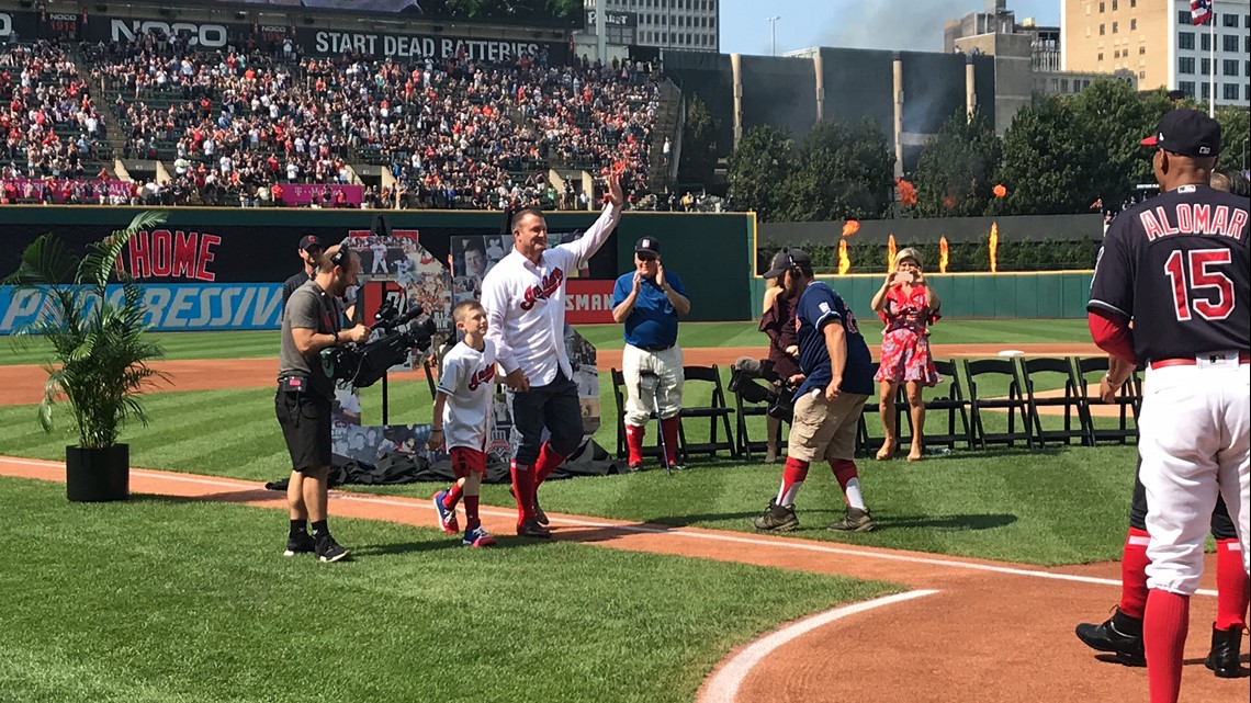 Jim Thome trots the bases at Progressive Field one last time 
