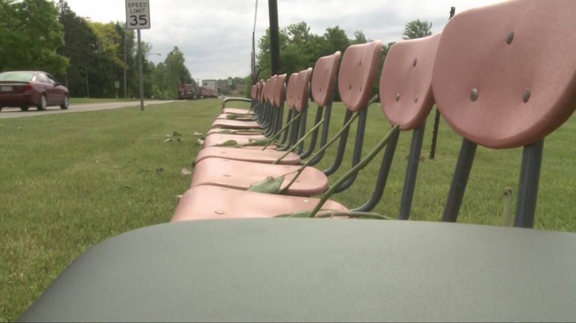 Northeast Ohio church displays empty chairs for victims of Uvalde elementary school shooting