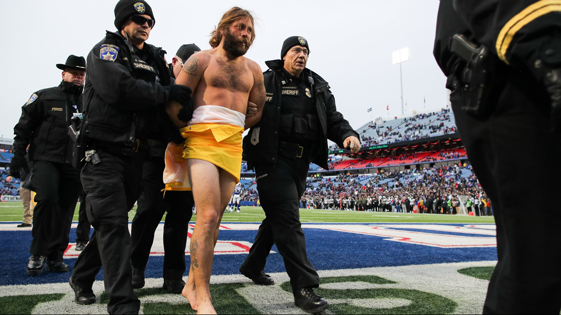 Cleveland Browns game streaker banned from stadium