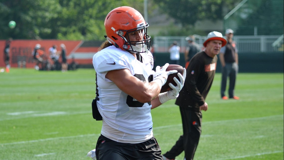 Cleveland Browns fullback Dan Vitale warms up before the football News  Photo - Getty Images