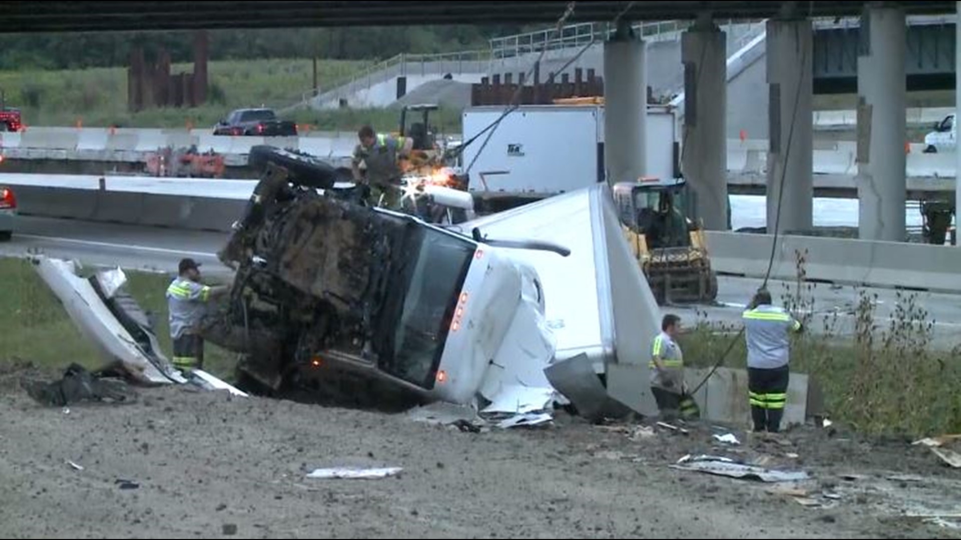 I271 South at I480 reopens after semi crash