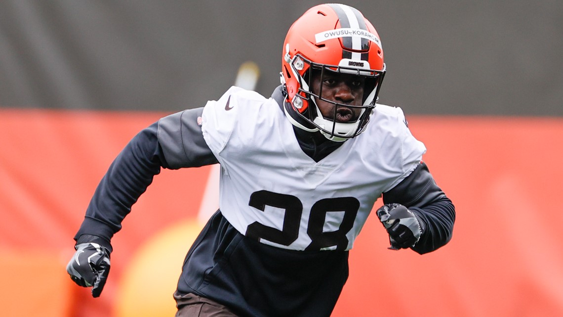 Cleveland Browns wide receiver Ja'Marcus Bradley, center, is