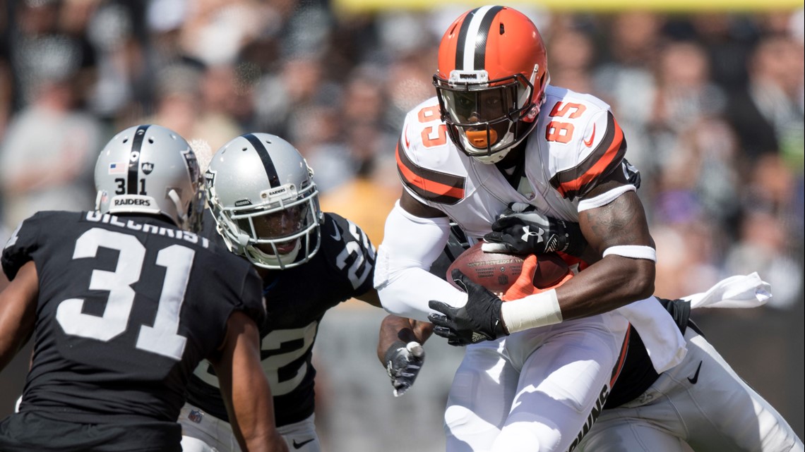 Cleveland Browns strong safety Derrick Kindred (26) trips up