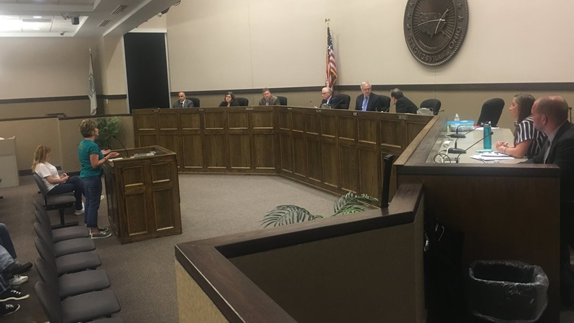 Opponents speak against 'Pick of the Litter pet store' at Strongsville