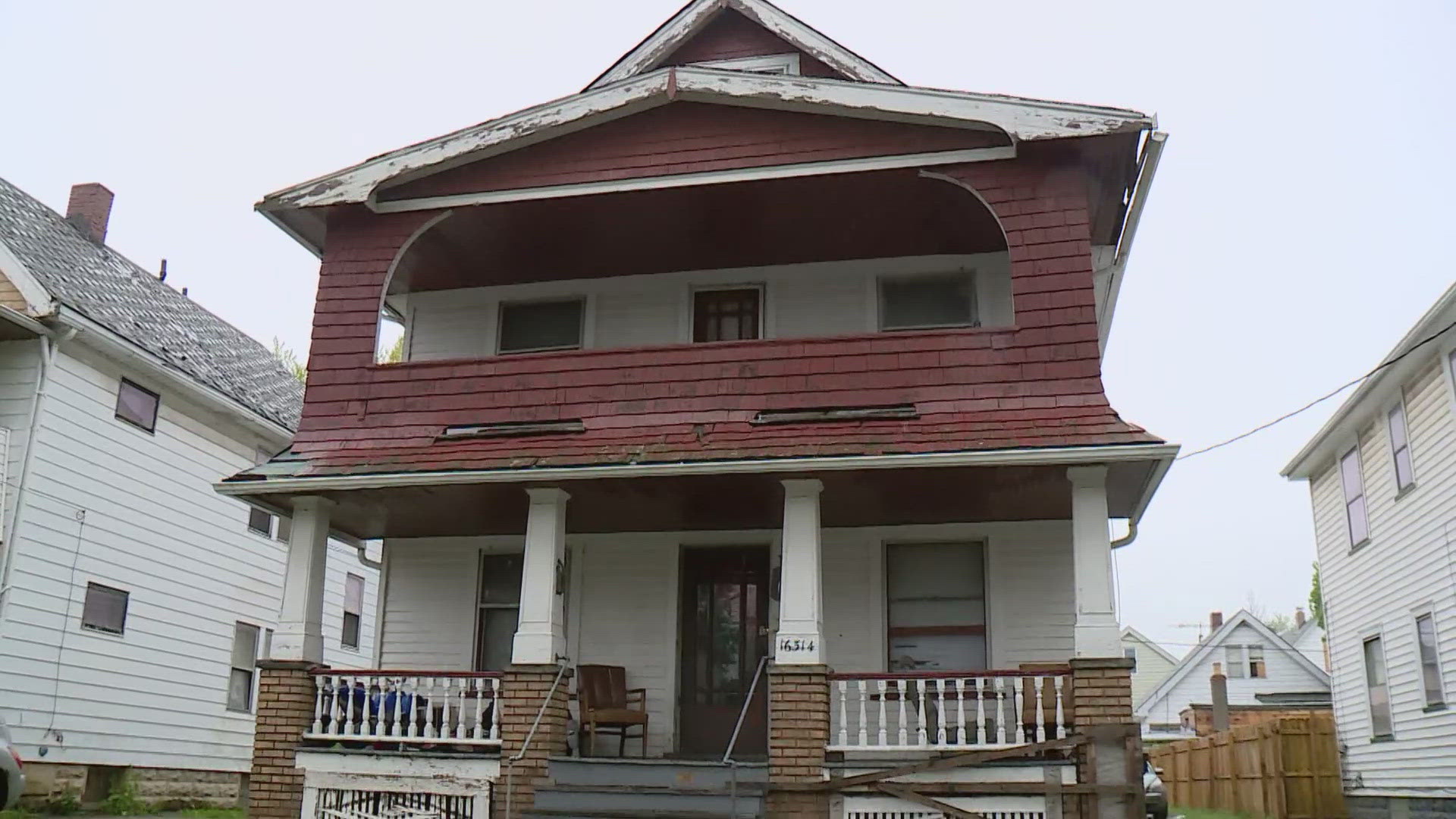 Mayor Justin Bibb signs executive order requiring anyone who owns or rents a home built before 1978 get additional testing.