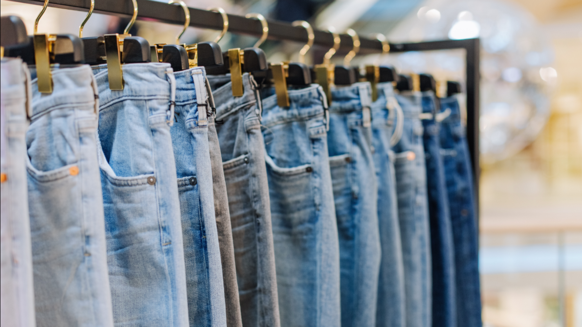 Mom Minute Monday: Give your closet a refresh in time for fall! The Wardrobe Consultant Hallie Abrams talks to Maureen Kyle about the jean trends for fall 2020.