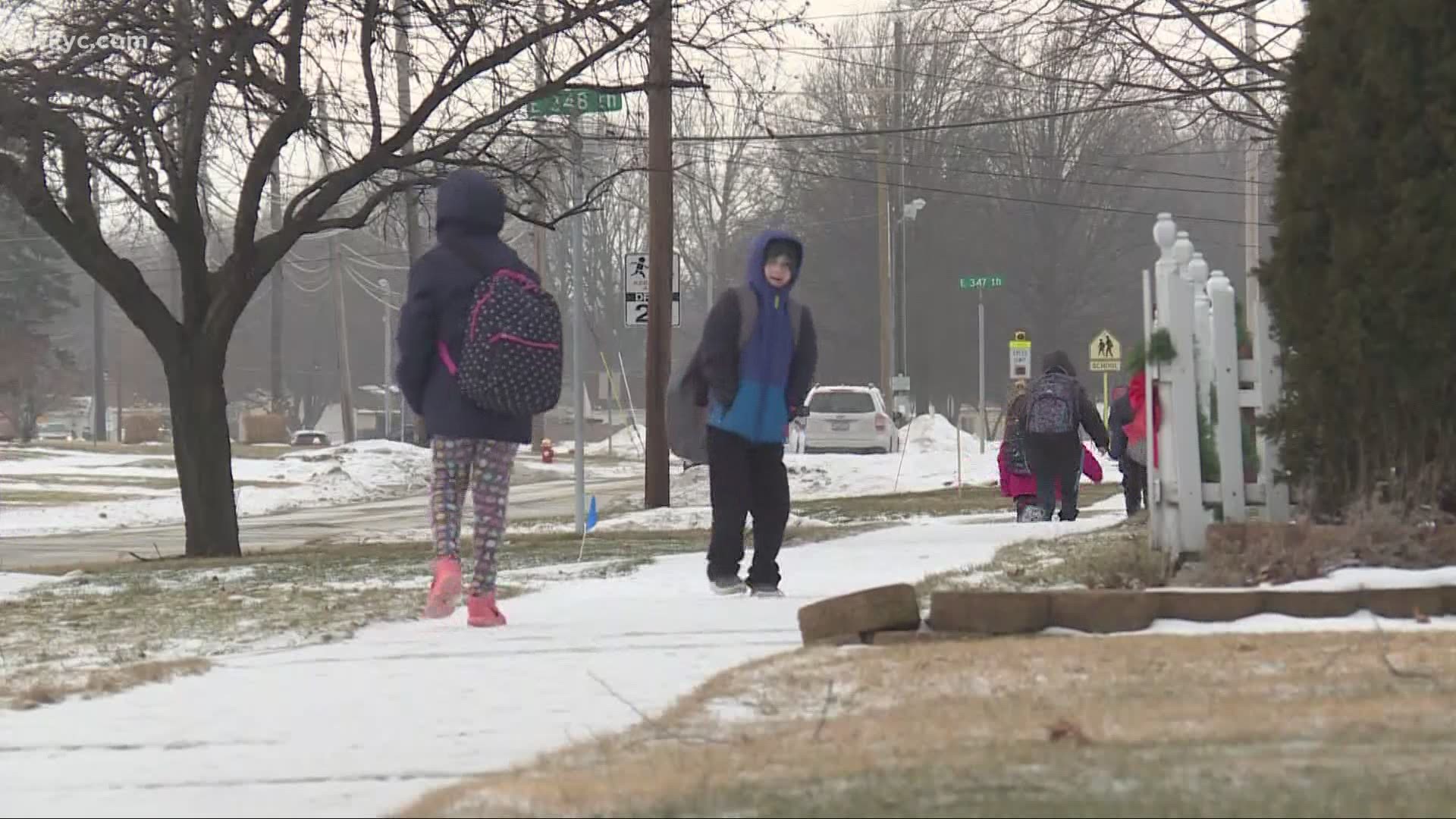 Local districts explain how they plan to approach snow days amid the pandemic. 3News Brandon Simmons reports.