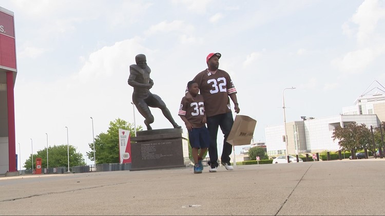 Cleveland Browns fans, sports figures, politicians react to death of Jim Brown