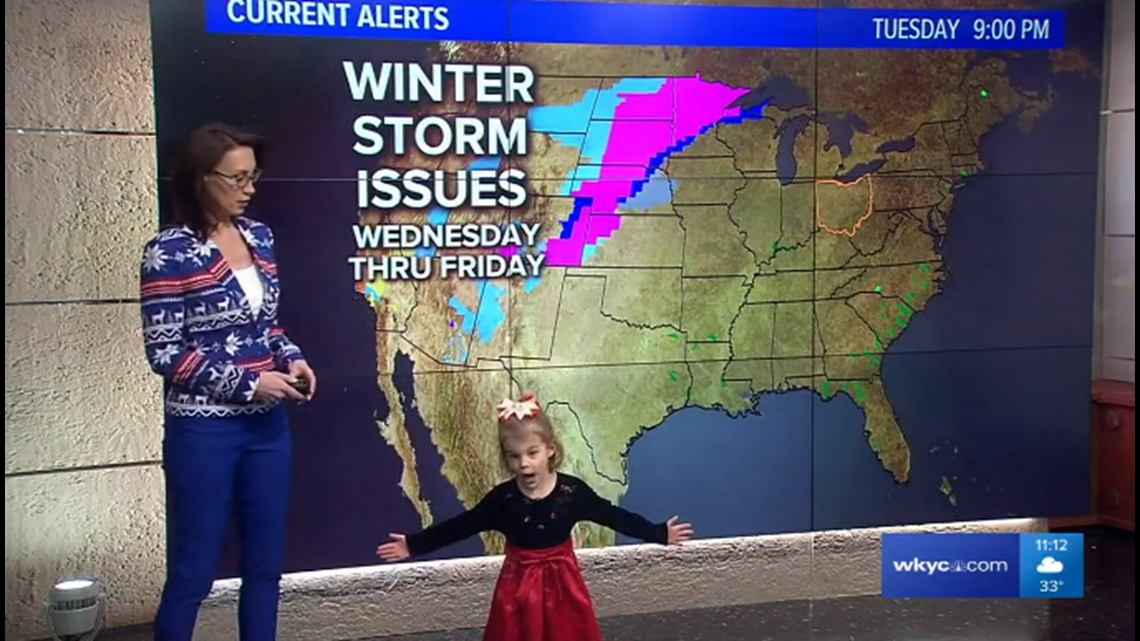 Watch Betsy Kling S Daughters Adorably Take Over Christmas Night Forecast