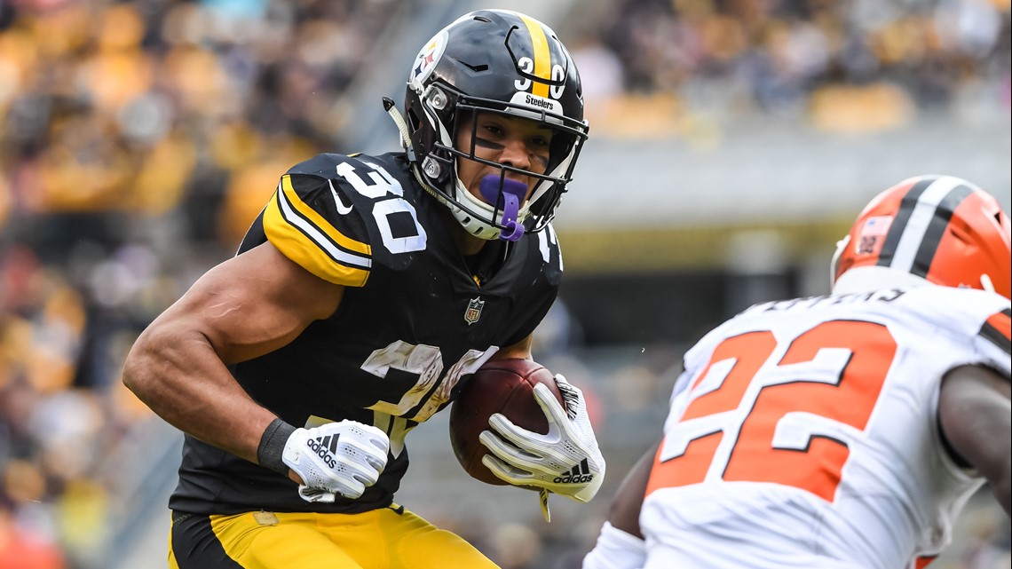 Pittsburgh Steelers wide receiver Antonio Brown (84) makes his way to the  end zone past Cleveland Browns cornerback Denzel Ward (21) after catching a  pass in the second quarter of an NFL