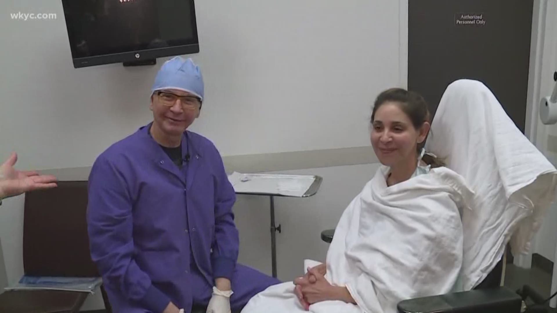 Meet patient Gloria Roman and Dr. Michael Wojtanowski, who have agreed to let us stream their facelift surgery live on our website.