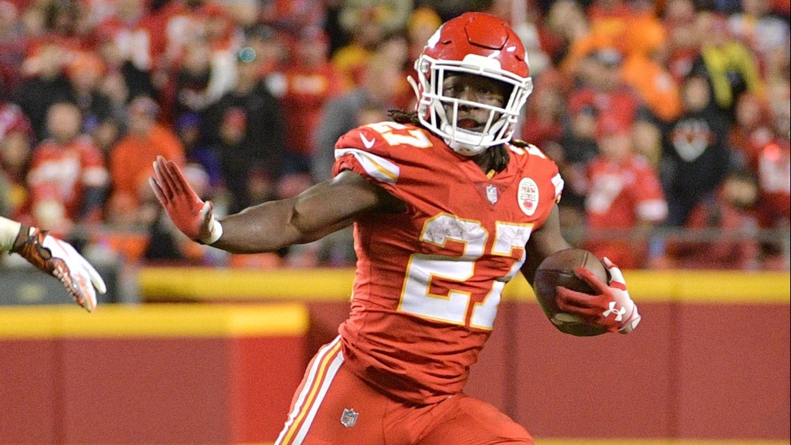 Kareem Hunt hurdles his way back into Browns offense in win over