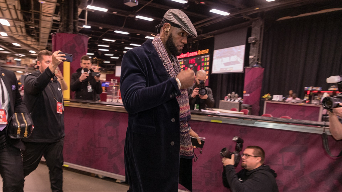 Cleveland, United States. 21st Mar, 2022. Los Angeles Lakers LeBron James  (6) reacts after a dunk against the Cleveland Cavaliers at Rocket Mortgage  FieldHouse in Cleveland, Ohio on Monday, March 21, 2022.